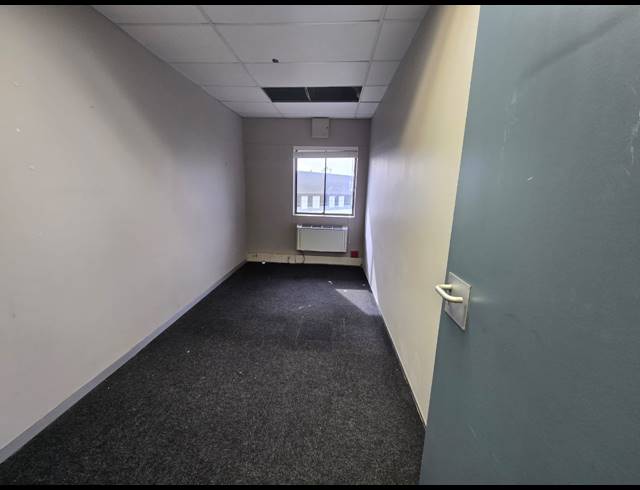 170M² OFFICE TO LET IN TYGER VALLEY